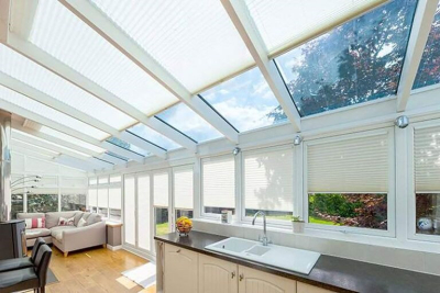 MaÃgeschneiderte Lösungen für Fensterdekoration und Insektenschutz